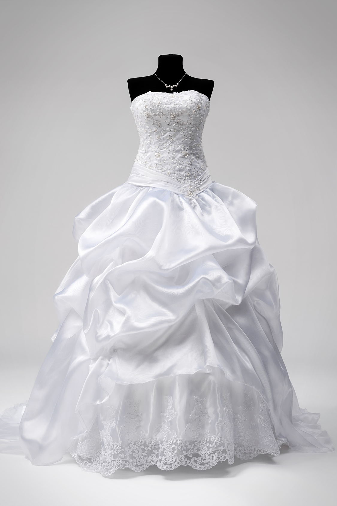 Платье невесты на манекене